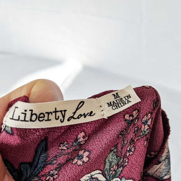 Bell Sleeve V-Neck Floral Blouse. M - Picture 5 of 5